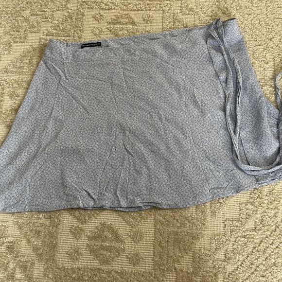 Brandy Melville GENEVIEVE SKIRT Flowey wrap skirt with floral print 100% viscos - Picture 1 of 3